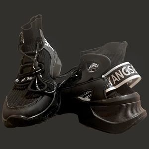 Unisex Sneakers, size 8 (by MLO)